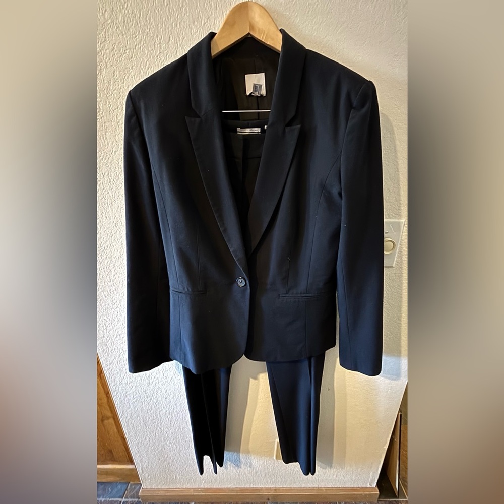 Halogen dark blue (almost black) pantsuit size 12